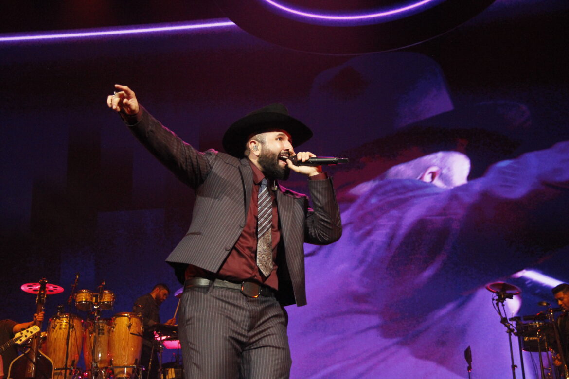 CARIN LEON TOYOTA CENTER HOUSTON 20265